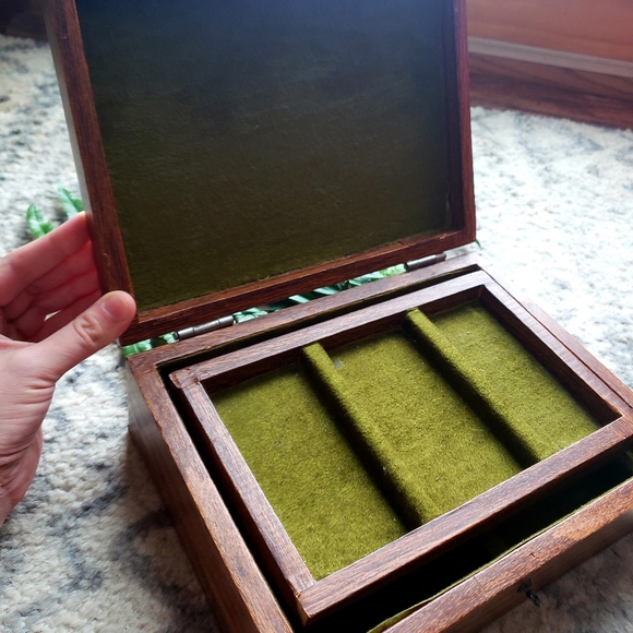 Vintage wooden jewlery box w| contents•Watches• - Picture 12 of 16